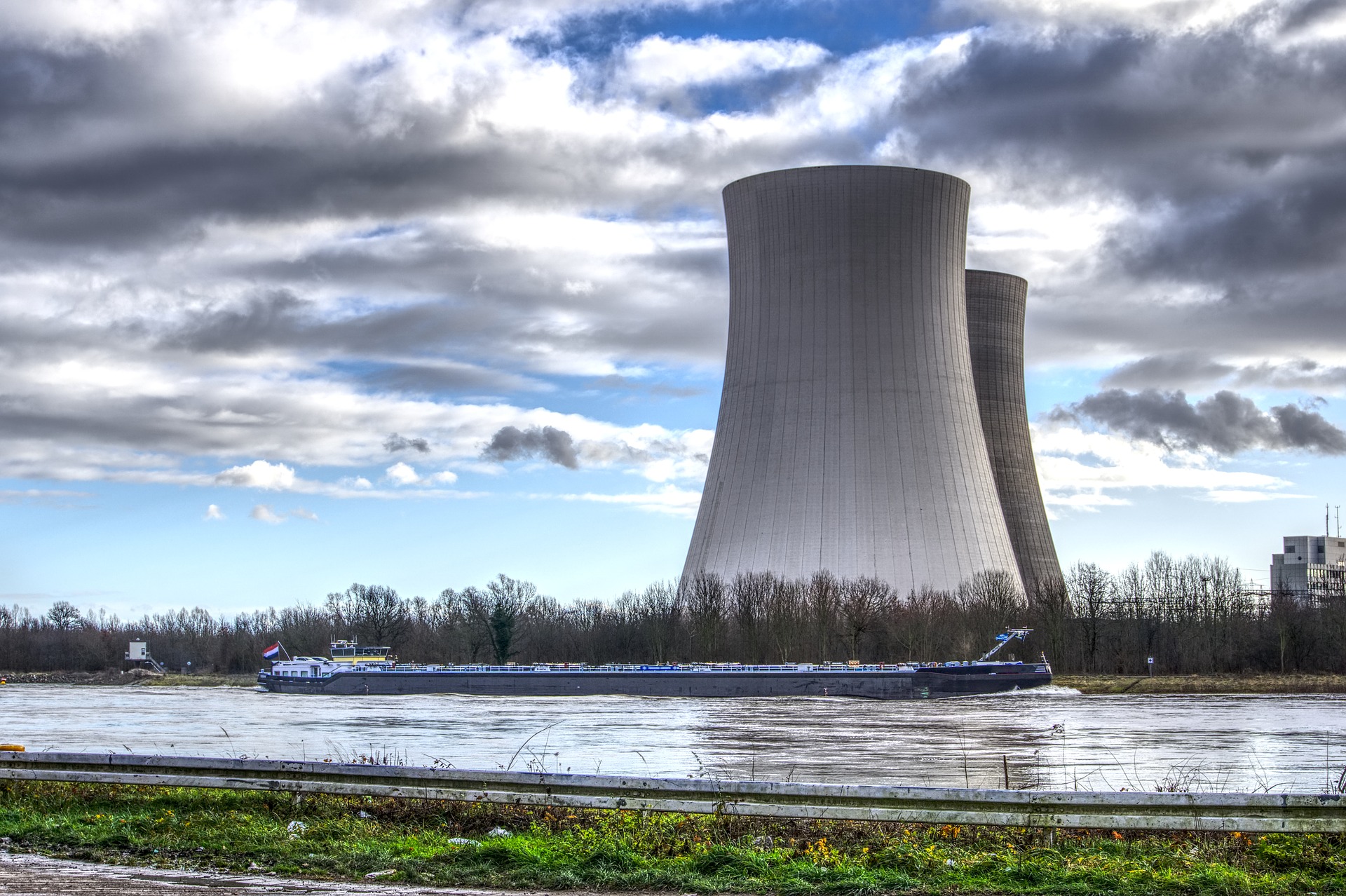 nuclear-power-4021418_1920